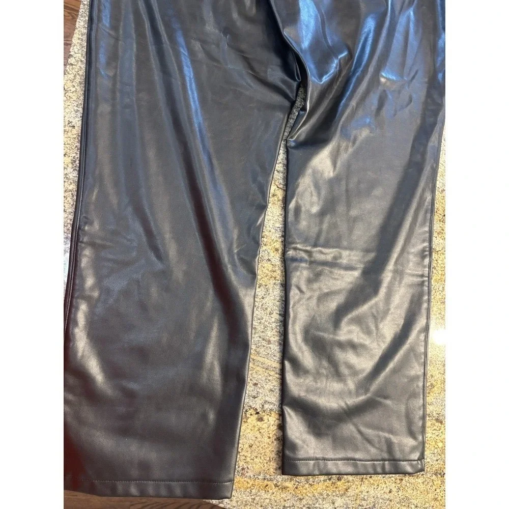 Abercrombie & Fitch Curve Vegan Leather 90s Straight High Rise Pant‎ Black 44W